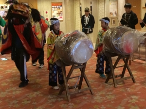 獅子舞が登場