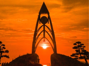 【一の宮公園】香川のおすすめ夕景スポット★恋人の聖地★ロケットをイメージしたタワーの中心に夕日が沈む♪