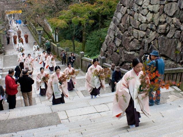 讃岐路に秋の訪れをつげる雅な祭典「紅葉祭」