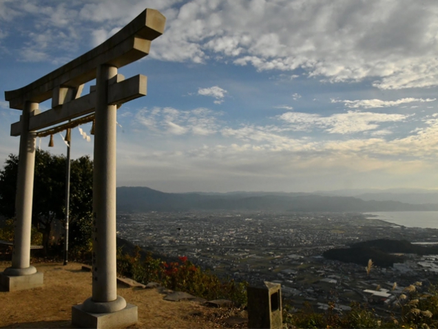 卒業旅行におすすめスポット「天空の鳥居」　高屋神社