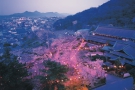 【琴平町公会堂】桜の時期はライトアップで一層華やか